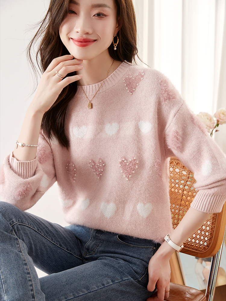 Heart Sweater and Jeans: Effortlessly Chic Casual Look插图