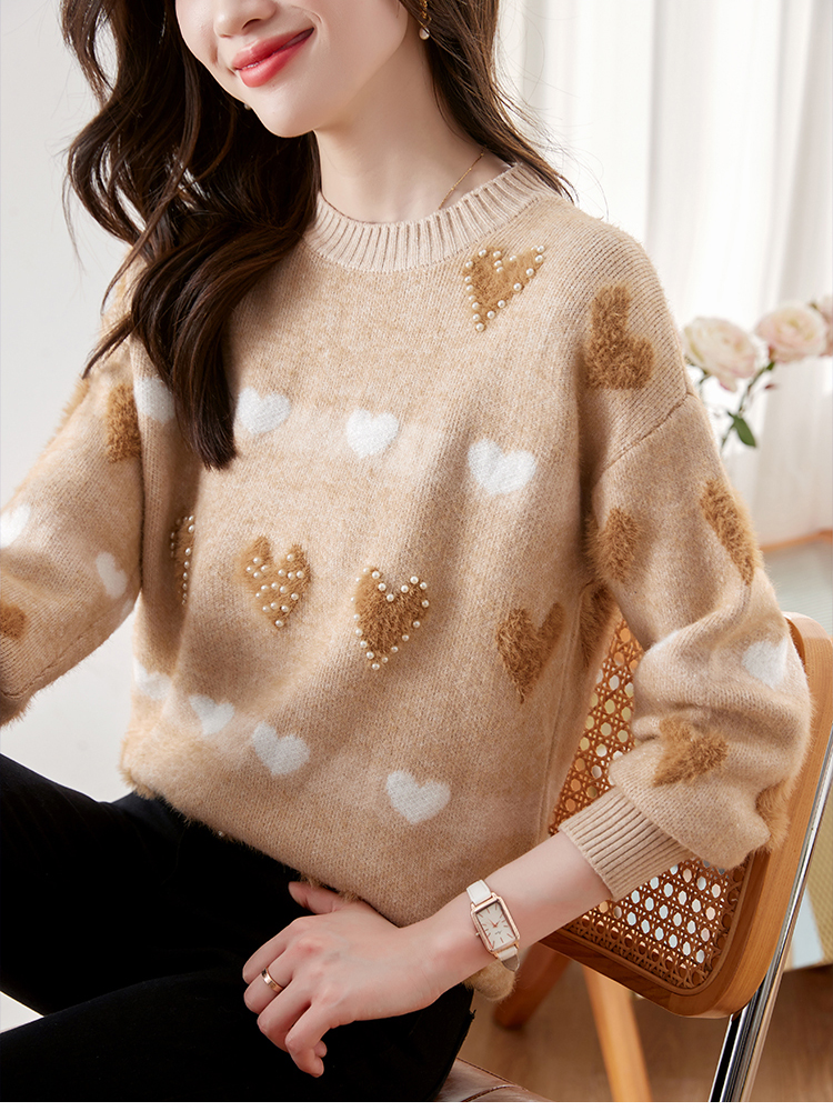 Heart Sweater Fashion for All Ages: Styling Tips for Women of Every Generation插图
