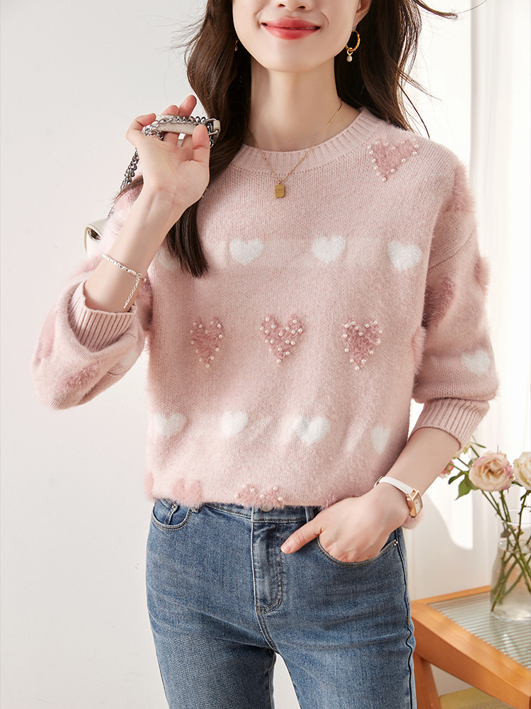 Heart Sweater for Every Season: Versatile Styling Tips插图