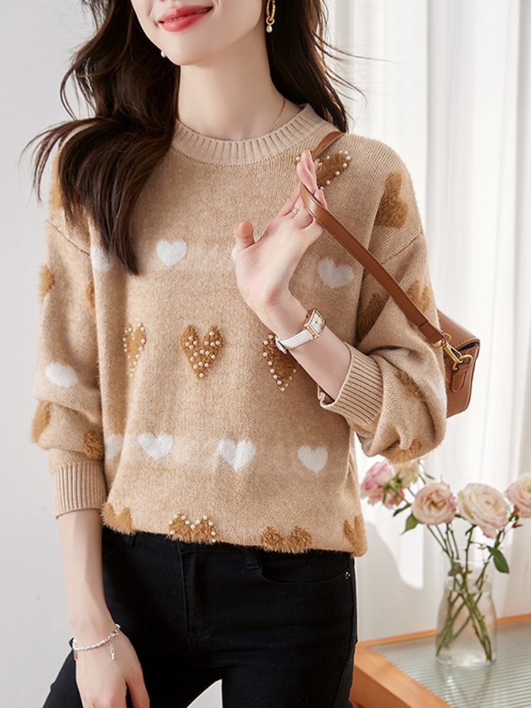 Romantic and Playful: Date Night Outfits with a Heart Sweater插图