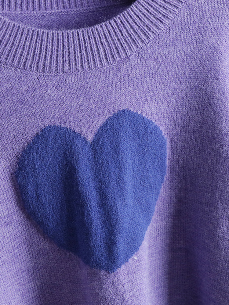 Heart Sweater Inspiration: Celebrities Rocking the Trend插图