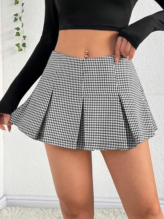 pleated skirt